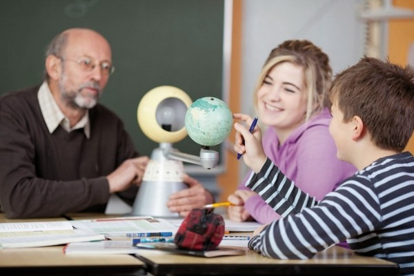 Учитель астрономії